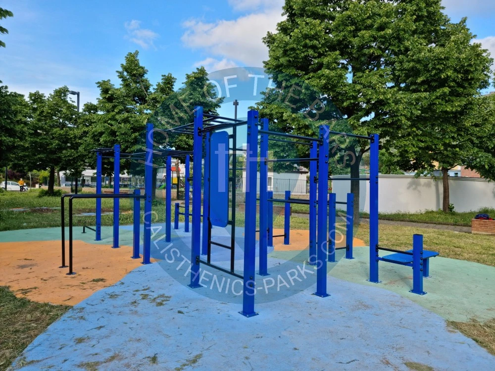 Calisthenics park in Parco Comunale, Arienzo, Caserta, Campania, 81021, Italia