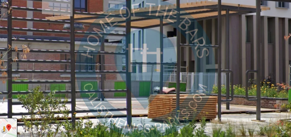 Calisthenics park in La Panaméenne, 1, Place Alice Guy, Plaisance, Quartier de Plaisance, Paris 14e Arrondissement, Paris, Île-de-France, France métropolitaine, 75014, France