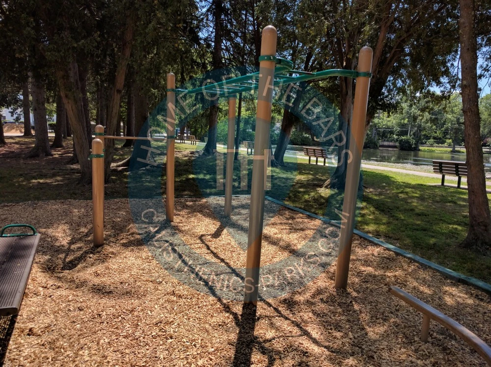 Hughesdale - Calisthenics Equipment / Fitness Trail - Memorial Fitness Court - United States - Spot