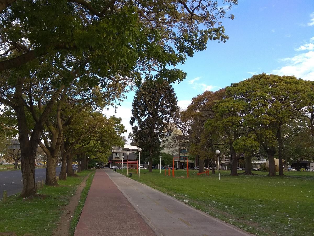 Outdoor Gym - Comuna 13 - Comuna 13 - Calisthenics Gym - Plaza Parques Nacionales Argentinos - Argentina - Spot
