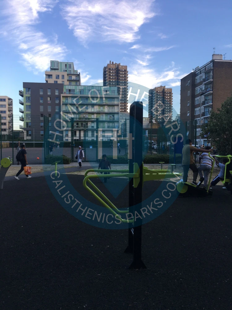 London (Whitechapel) - Outdoor Gym - Rope Walk Gardens - United Kingdom - Spot