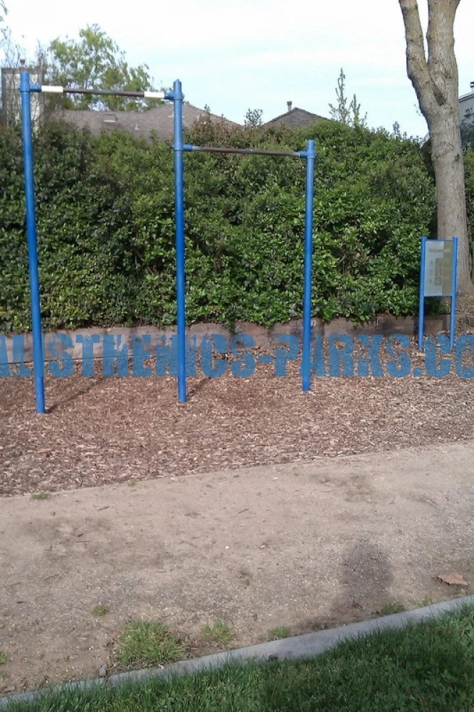 Davis (California) - Outdoor Calisthenics Gym - Walnut Park - United States - Spot