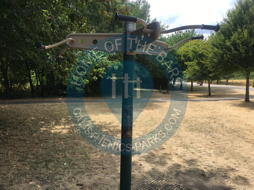 London - Outdoor Pull Up Bar - Burgess Park - United Kingdom - Spot