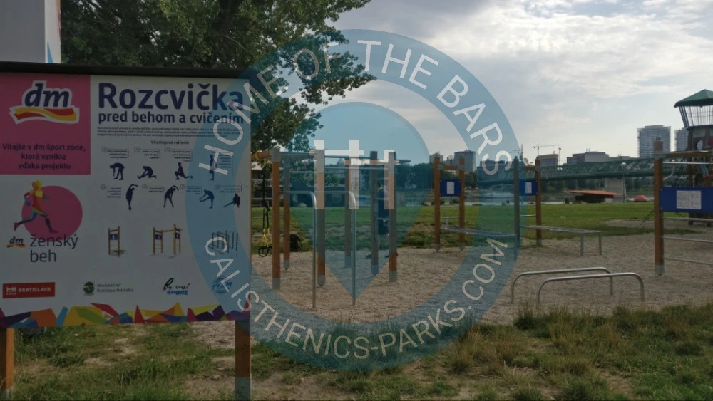 Bratislava (Petržalka ) - Outdoor Exercise Gym - Sad Janka Kráľa - Slovakia - Spot