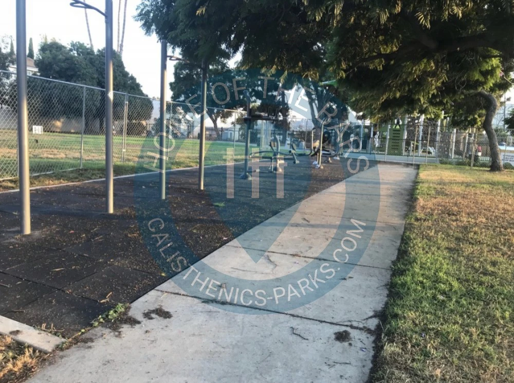 Exercise Park - Los Angeles - Outdoor pull up bars Genesee Park - United States - Spot