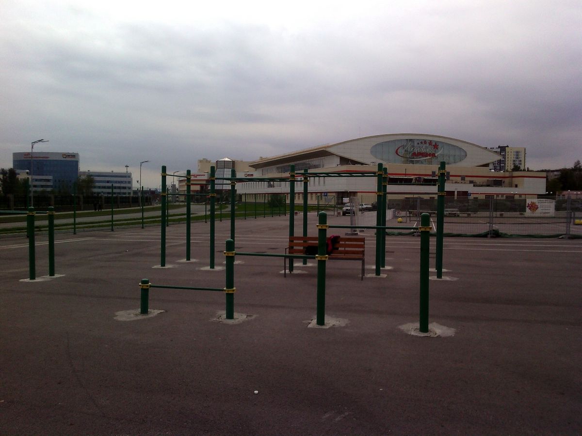 Outdoor Gym - Verkhnyaya Pyshma - Verkhnyaya Pyshma - Calisthenics Park - Мегамарт - Russia - Spot
