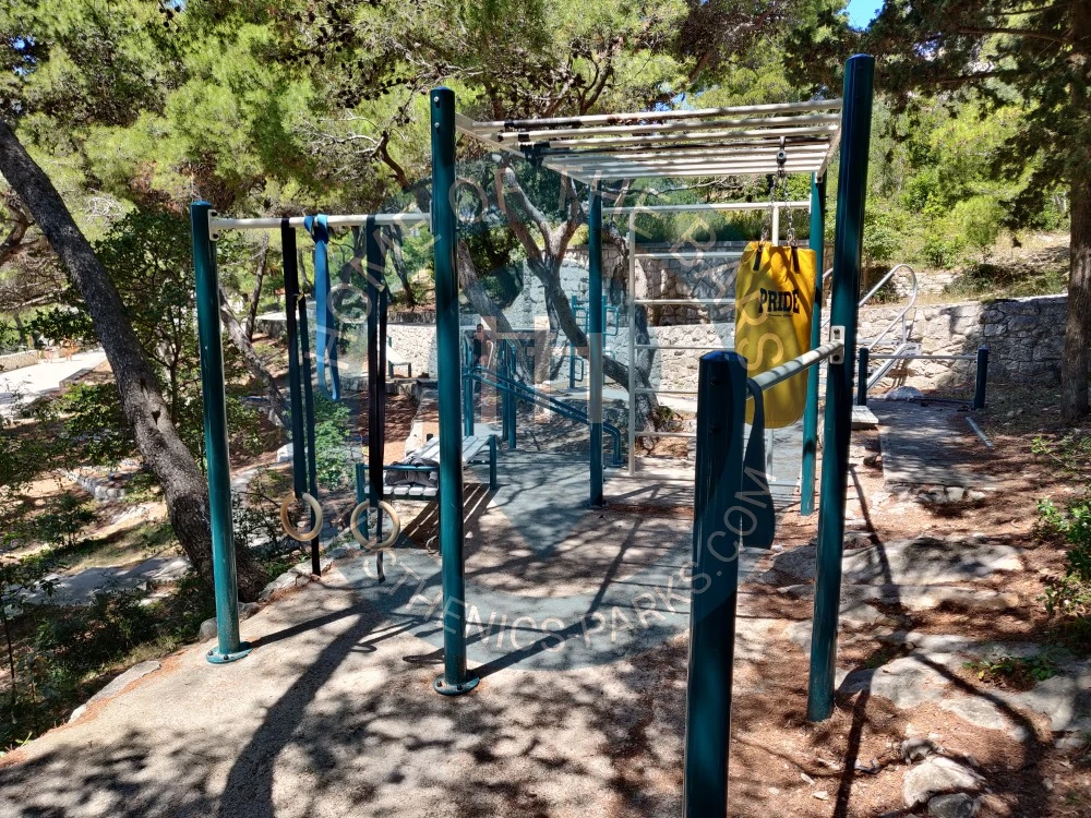 Public Pull Up Bars - Bonj grad hvar - countries. - Spot