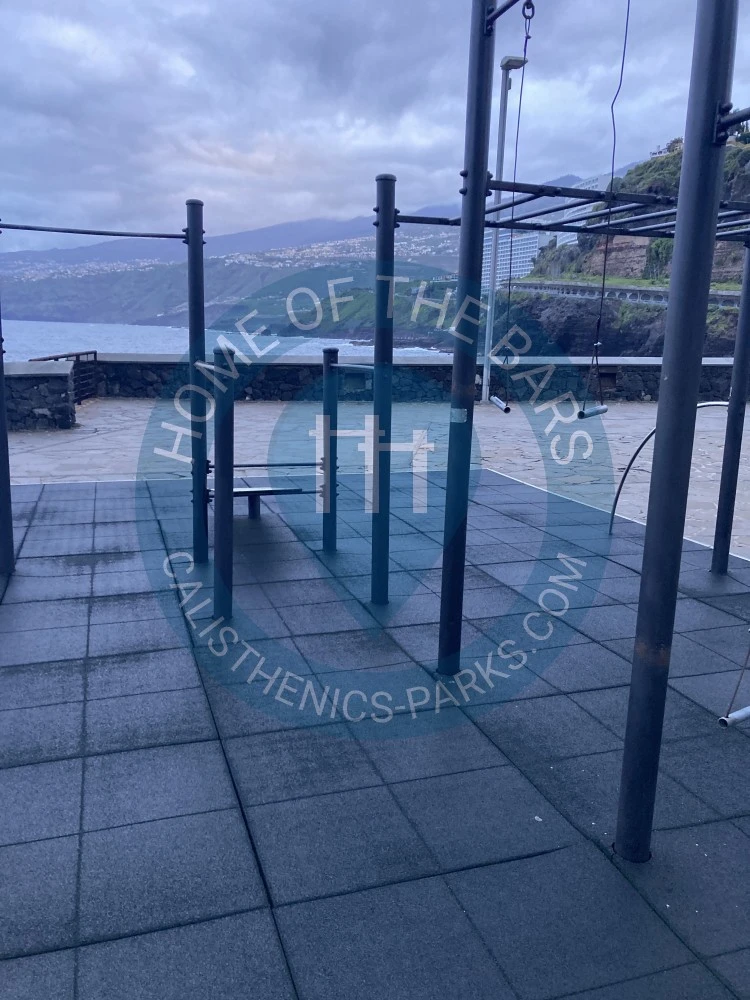 Outdoor Gym - Paseo Marítimo de Cristobal Colon - countries. - Spot