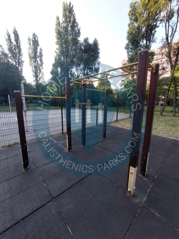 Calisthenics park in 26, Makovecz Imre utca, Újlak, Budapest, III. kerület, Közép-Magyarország, 1034, Magyarország