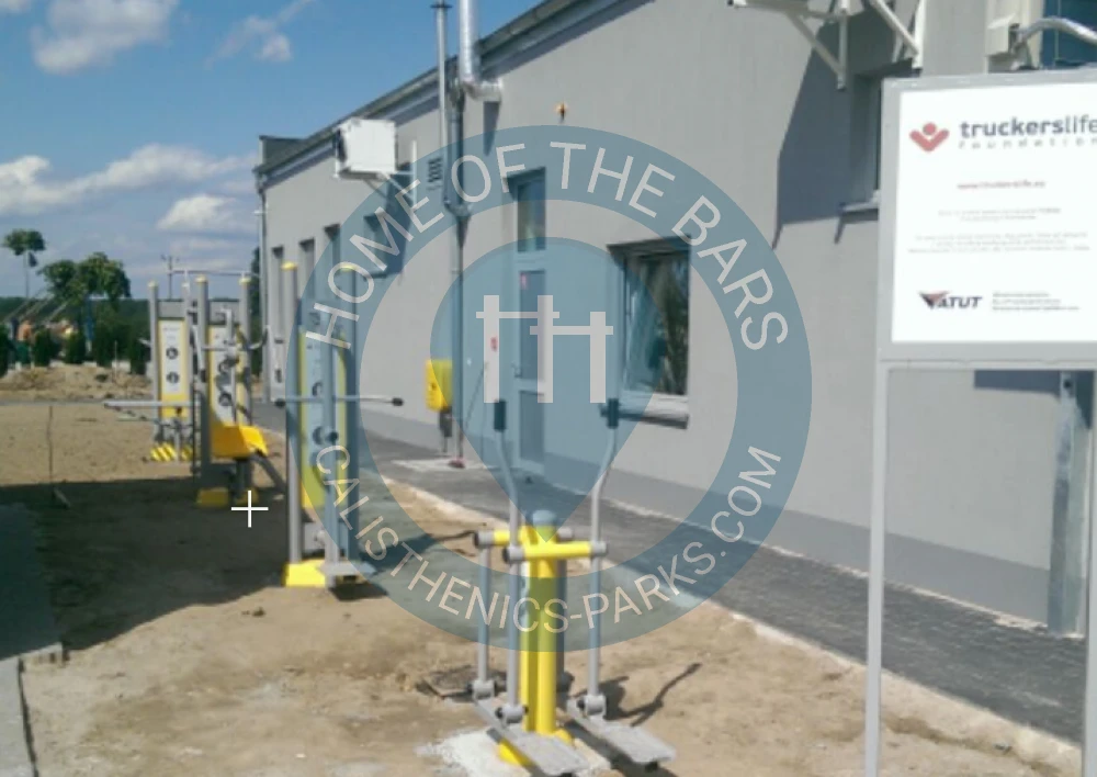 Public Pull Up Bars - Brzeg - Truckers Life Outdoor Fitness siłownia - Poland - Spot
