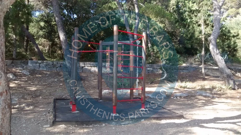 Hvar - Calisthenics Equipment - Park Sumica - Croatia - Spot