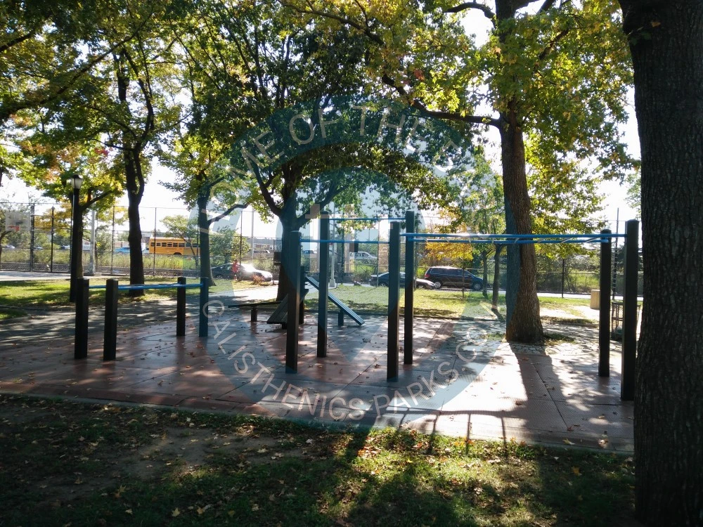Calisthenics park in Queens-Midtown Expressway, Maspeth, Queens County, City of New York, New York, 11378, United States