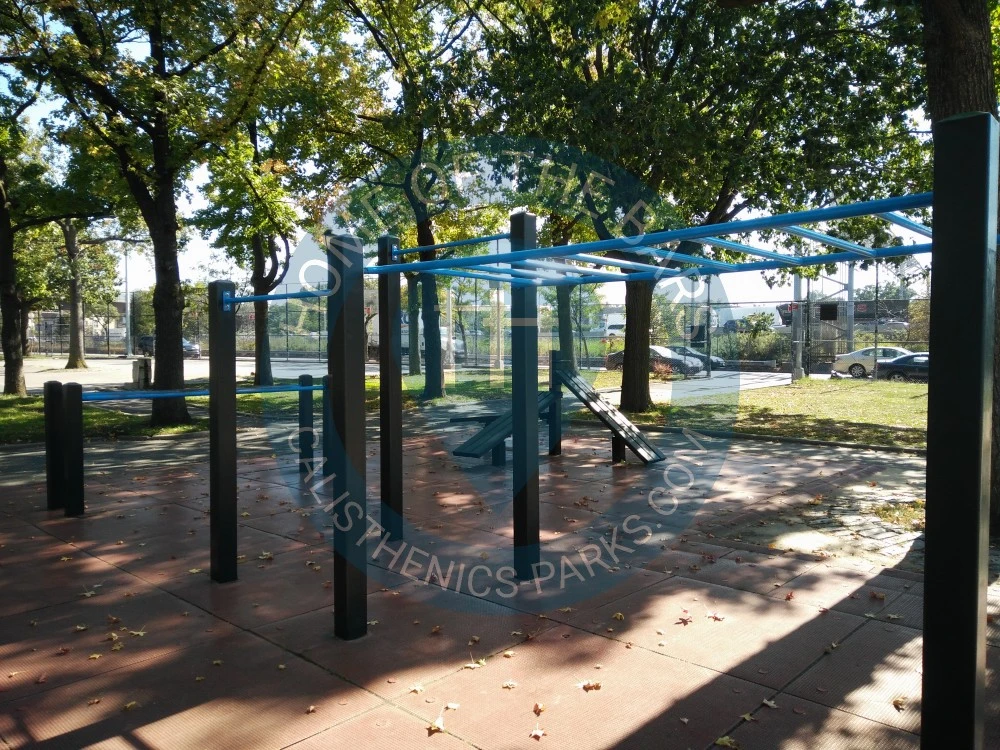 Calisthenics park in Queens-Midtown Expressway, Maspeth, Queens County, City of New York, New York, 11378, United States