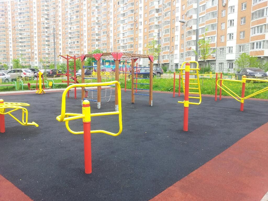 Calisthenics park in 17 с2, Лухмановская улица, Кожухово, район Косино-Ухтомский, Москва, Центральный федеральный округ, 111625, Россия