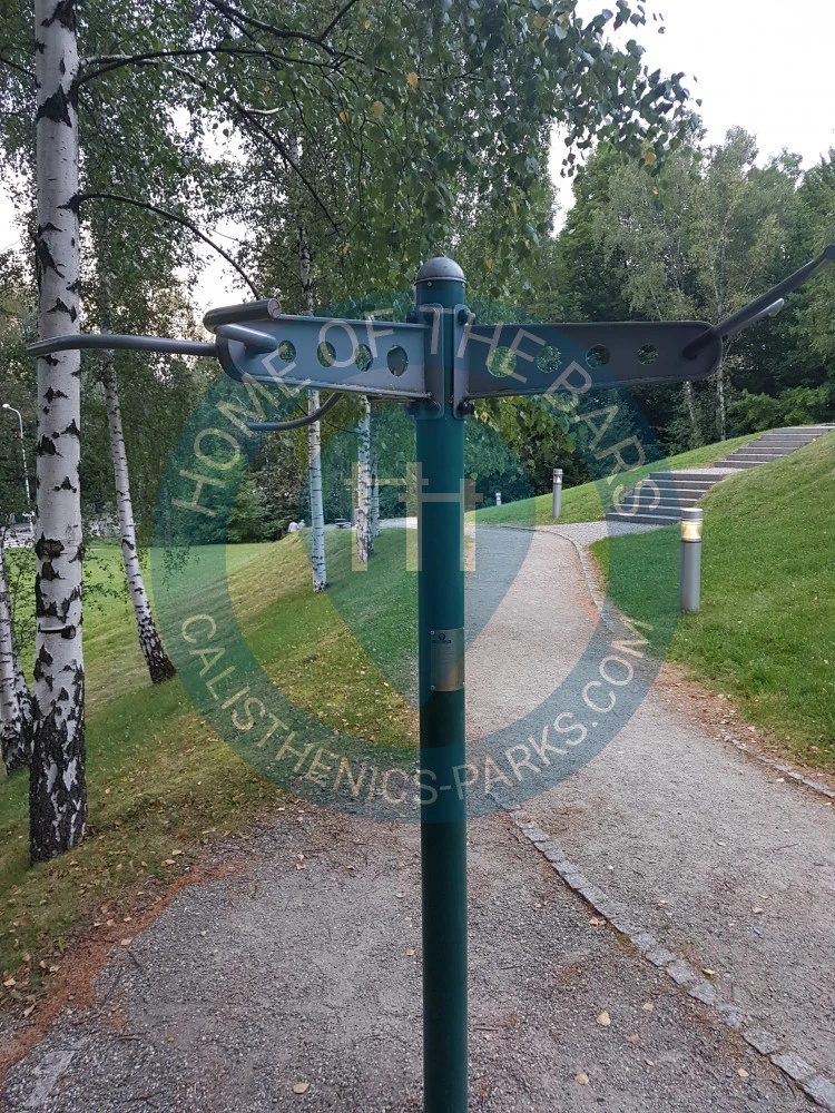 Calisthenics park in Pijalnia Wód, 9, Sanatoryjna, Zawodzie Górne, Poniwiec, Ustroń, powiat cieszyński, województwo śląskie, 43-450, Polska
