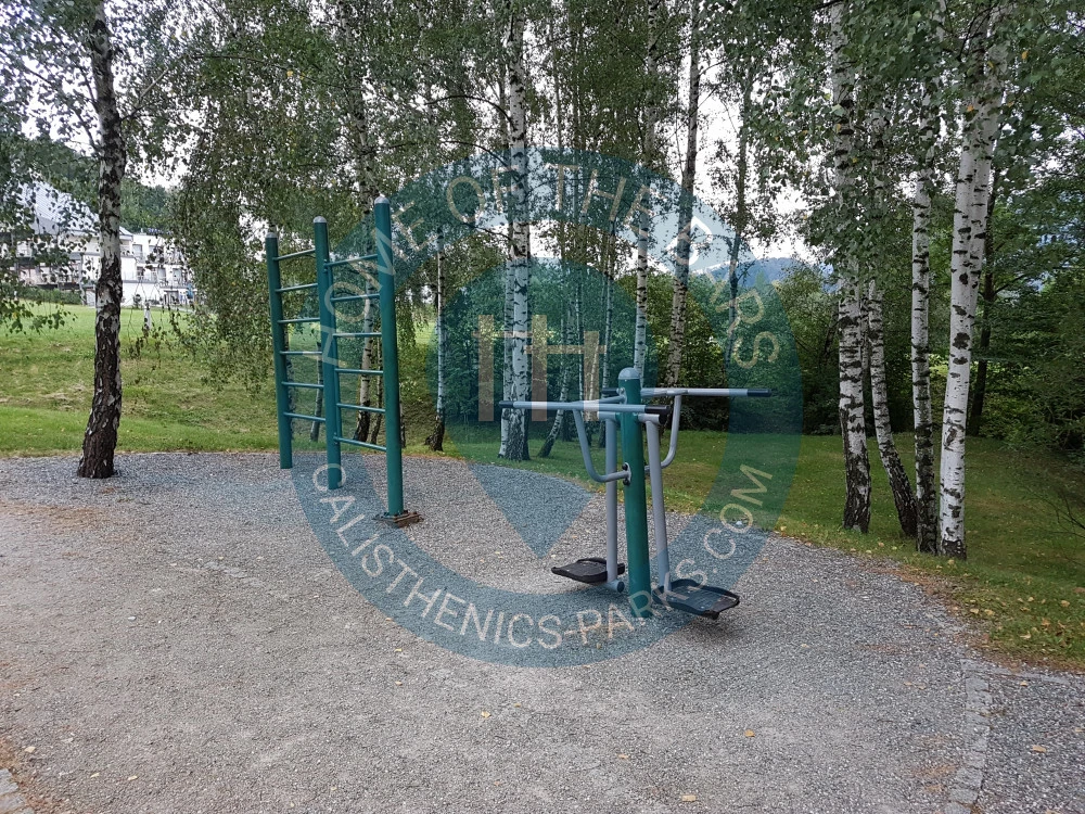 Calisthenics park in Pijalnia Wód, 9, Sanatoryjna, Zawodzie Górne, Poniwiec, Ustroń, powiat cieszyński, województwo śląskie, 43-450, Polska