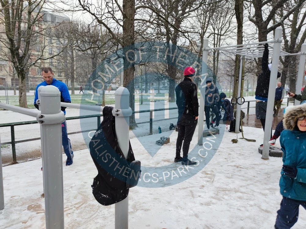 Outdoor Pull Up Bars - Paris - Outdoor Gym Parc du Luxembourg - France - Spot