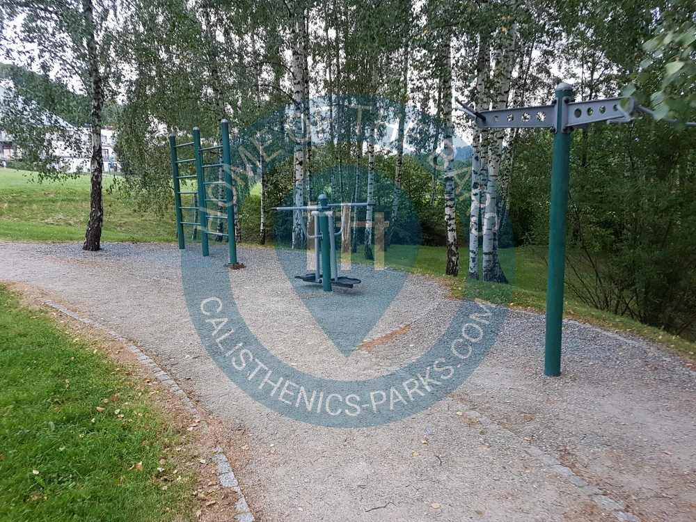 Calisthenics park in Pijalnia Wód, 9, Sanatoryjna, Zawodzie Górne, Poniwiec, Ustroń, powiat cieszyński, województwo śląskie, 43-450, Polska