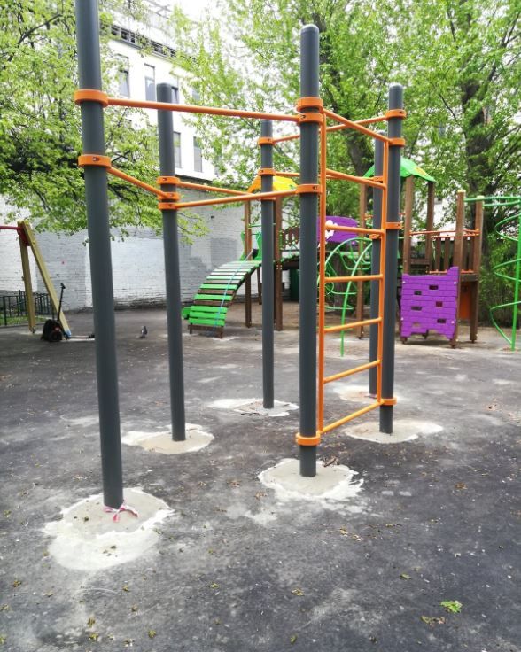 Calisthenics park in Надвратный храм Спаса Нерукотворного Образа, 3-й Зачатьевский переулок, 33, район Хамовники, Москва, Центральный федеральный округ, 119034, Россия