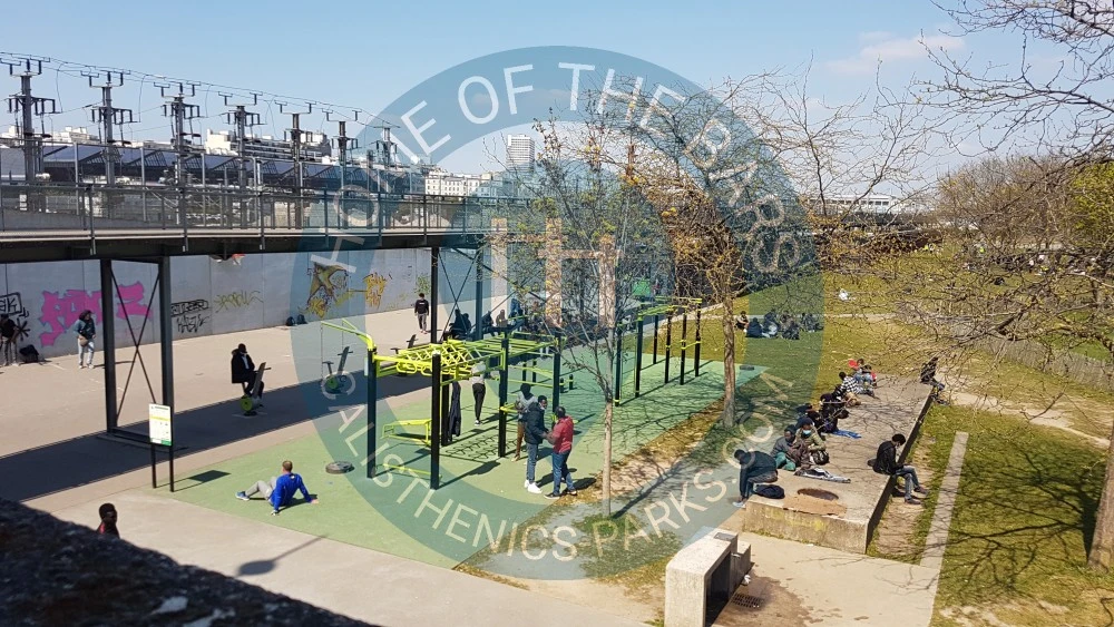 Calisthenics park in 27, Rue du Département, Quartier de la Chapelle, Paris 18e Arrondissement, Paris, Île-de-France, France métropolitaine, 75018, France