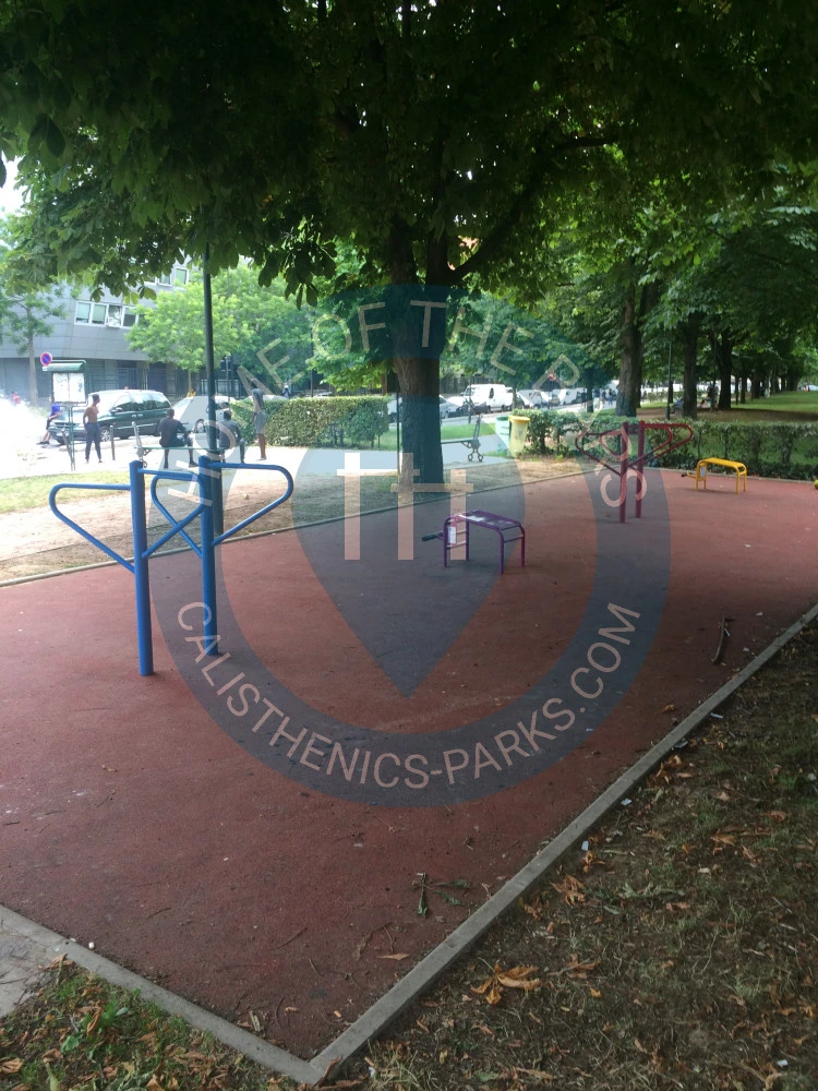 Calisthenics park in Mail Émile Bollaert, Quartier du Pont-de-Flandre, Paris 19e Arrondissement, Paris, Île-de-France, France métropolitaine, 75019, France