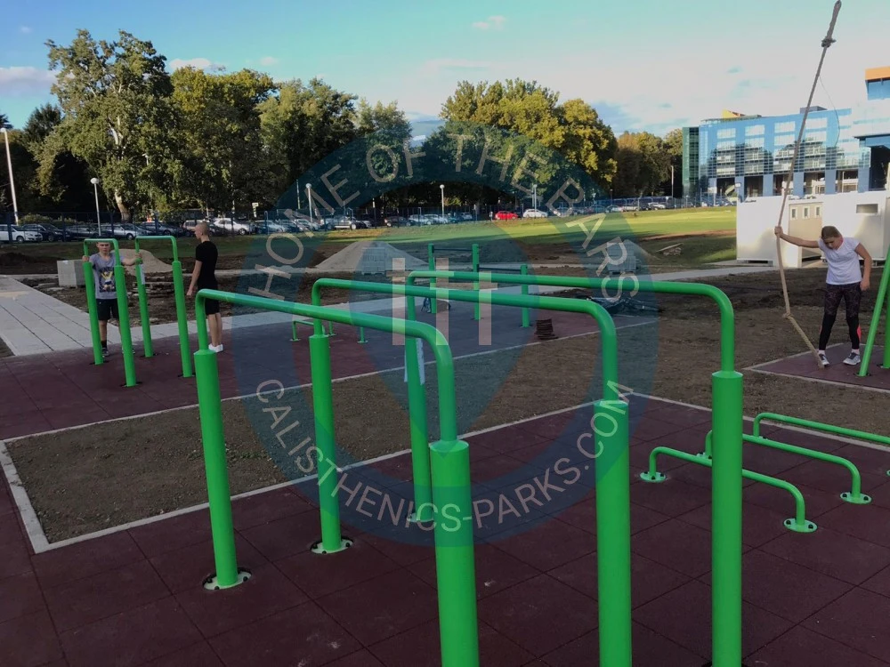 Calisthenics park in Sportsko-rekreacijski centar Svetice, Ulica Divka Budaka, Željeznička kolonija, Gradska četvrt Maksimir, Zagreb, Grad Zagreb, 10142, Hrvatska