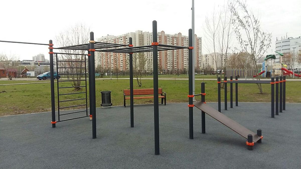 Calisthenics park in Храм Петра и Февронии, улица Марьинский Парк, район Марьино, Москва, Центральный федеральный округ, 109469, Россия