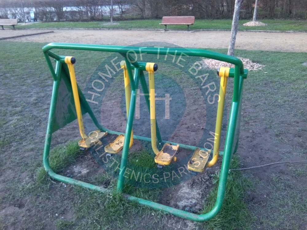 Calisthenics park in 131, Rue de la Mie au Roy, Troissereux, Beauvais, Oise, Hauts-de-France, France métropolitaine, 60112, France