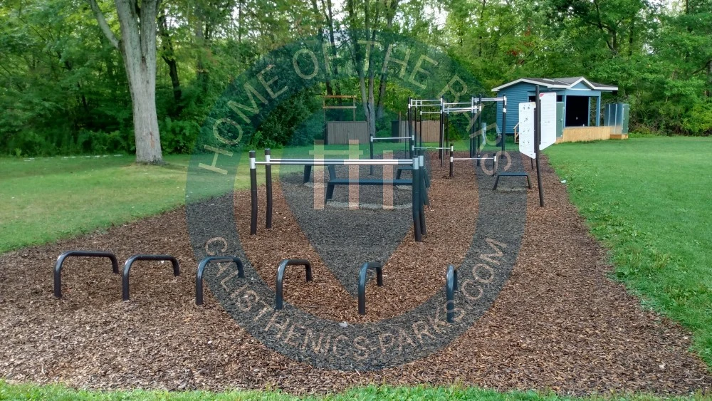 Calisthenics park in Sherkston Shores Beach Resort & Campground, 490, Empire Road, Port Colborne, Niagara Region, Golden Horseshoe, Ontario, L0S 1R0, Canada