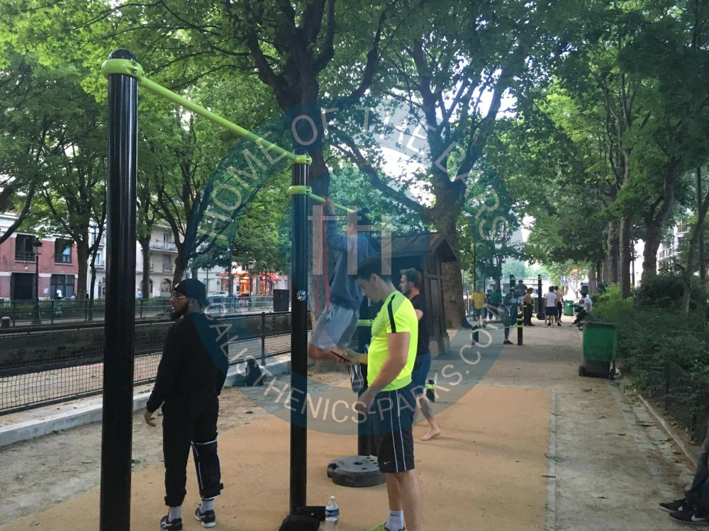 Calisthenics park in Quai de Valmy, Grange aux Belles, Quartier de l'Hôpital Saint-Louis, Paris 10e Arrondissement, Paris, Île-de-France, France métropolitaine, 75010, France