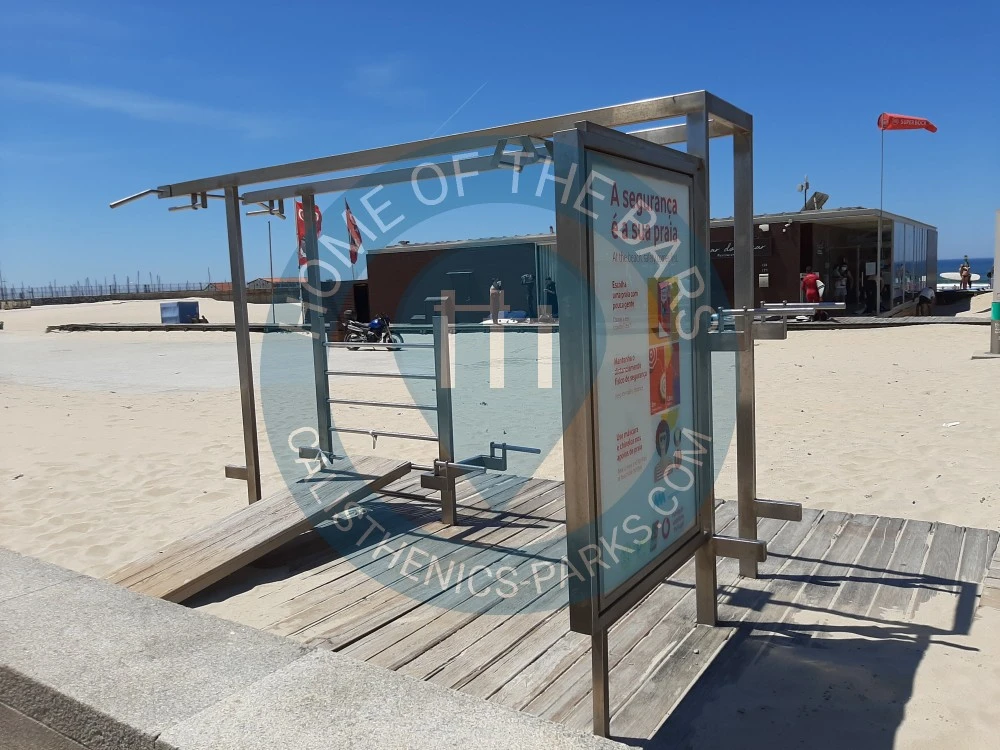 Outdoor Pull Up Bars - Outdoor Gym Laça da Palmeira - countries. - Spot