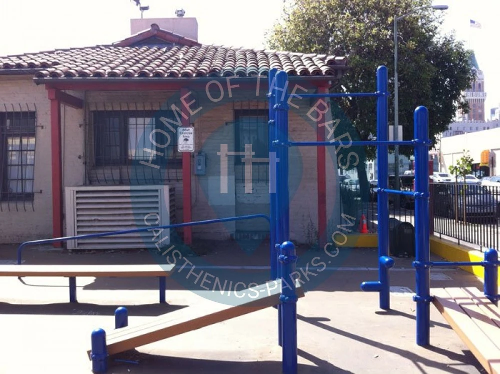 Oakland - Outdoor Exercise Park - Lincoln Square - United States - Spot