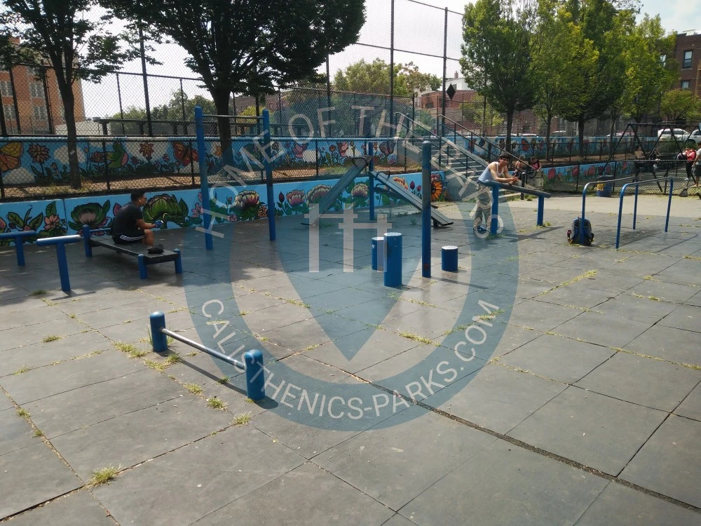 Calisthenics park in 30-51, 46th Street, Sunnyside Gardens, Queens, City of New York, New York, 11103, United States