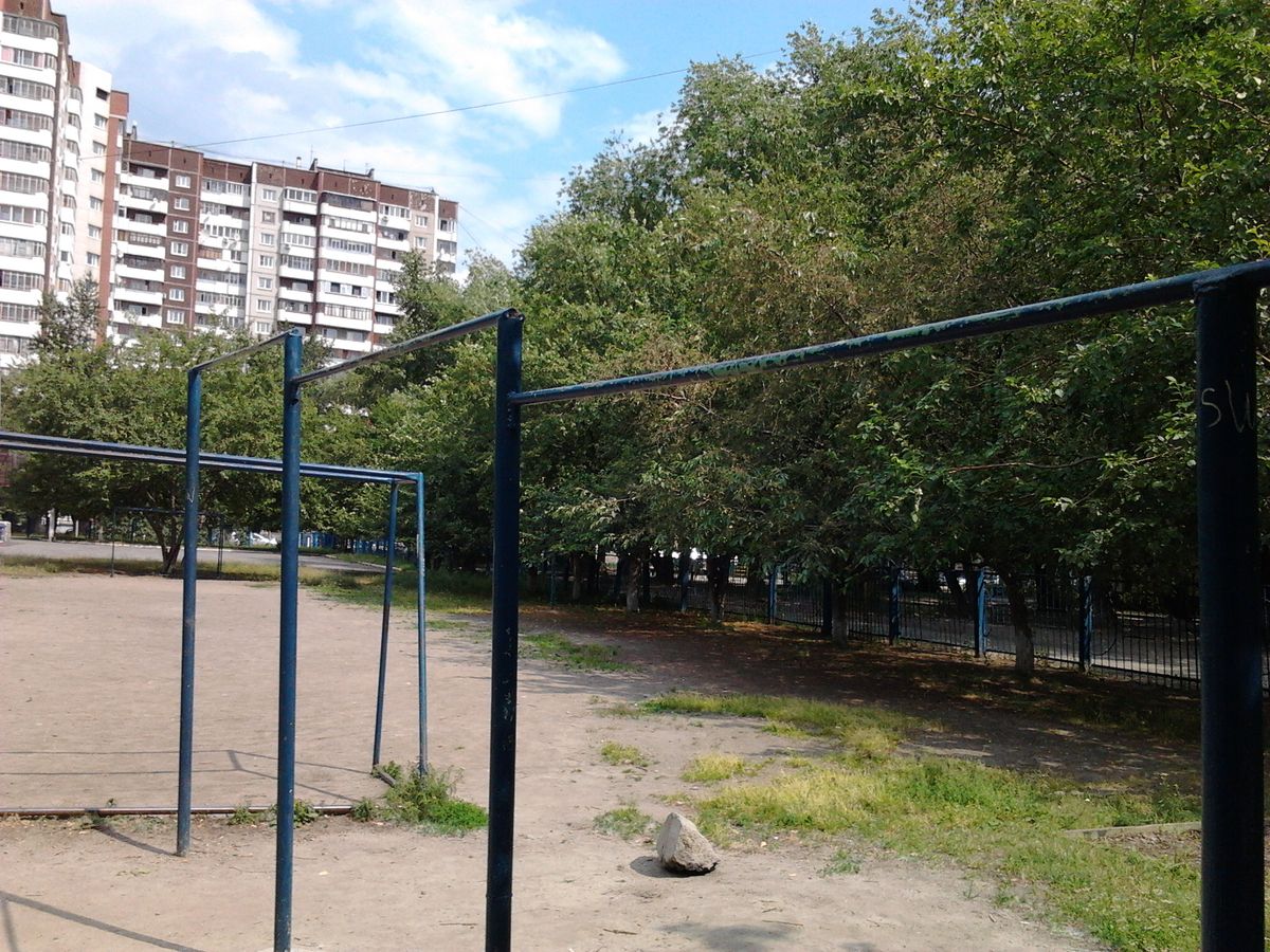 Outdoor Gym - Yekaterinburg - Yekaterinburg - Aire de Fitness - Школа № 73 - Russia - Spot