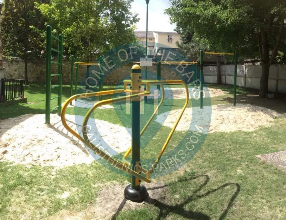 Houilles - Street Workout Facility - Monument aux morts - France - Spot