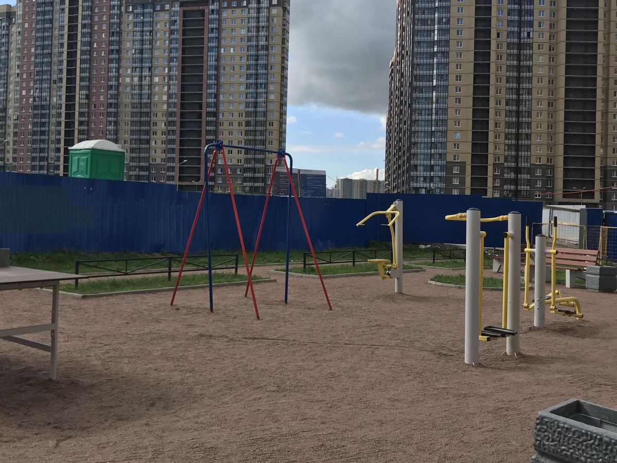 Calisthenics park in 11 к1, улица Валерия Гаврилина, Торфяное, Парголово, Санкт-Петербург, Северо-Западный федеральный округ, 194362, Россия