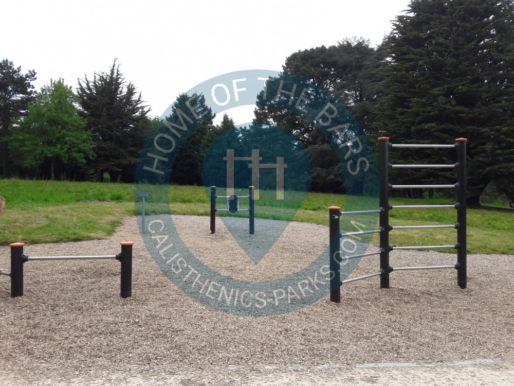 Calisthenics park in Boulevard du Val de Chézine, Le Golf, Saint-Herblain, Nantes, Loire-Atlantique, Pays de la Loire, France métropolitaine, 44800, France