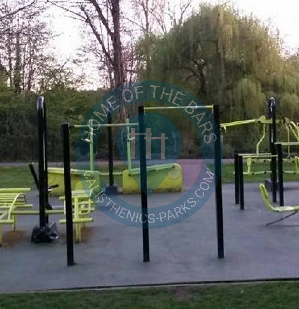 London - Outdoor Gym - Peckham Rye Park - United Kingdom - Spot