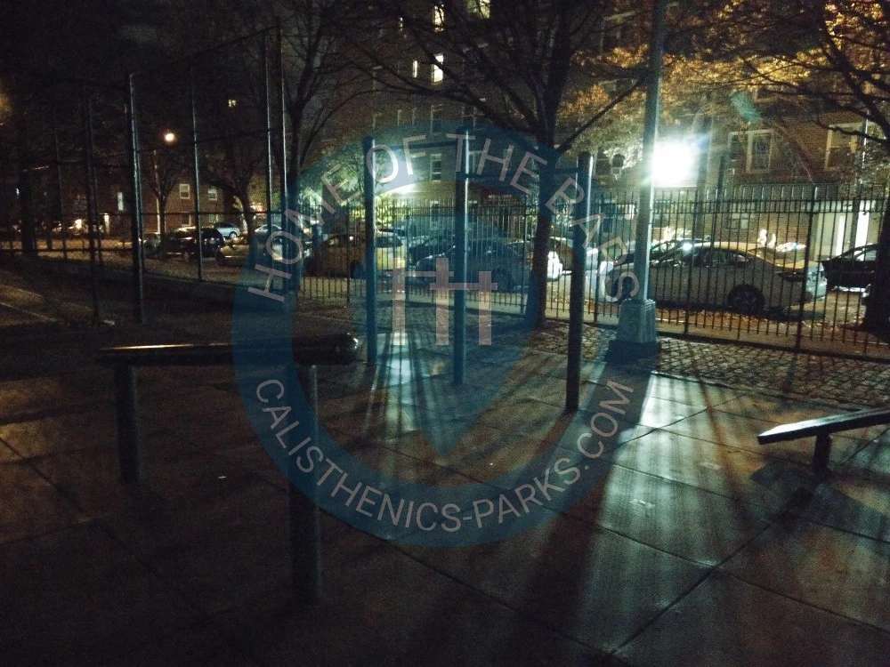 New York City - Calisthenics Facitliy - Frank D. O'Connor Playground - United States - Spot