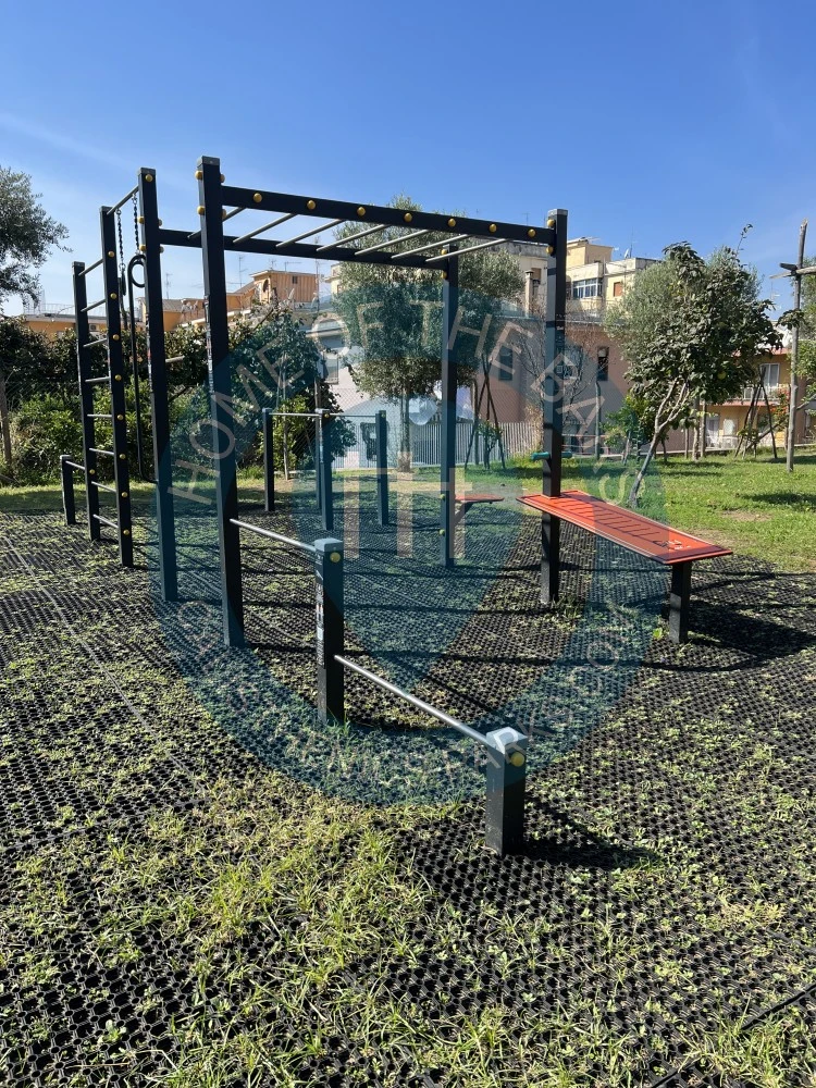 Calisthenics park in Via Mariano Lauro, Rione Angri, Maiano, Sant'Agnello, Napoli, Campania, 80065, Italia