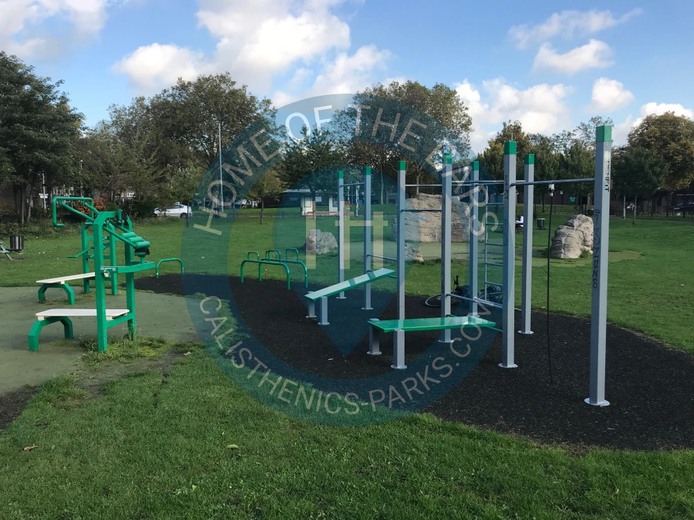 Public Pull Up Bars - London - Outdoor Fitness Cathall - United Kingdom - Spot