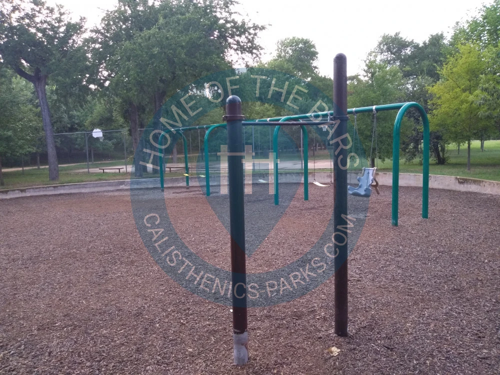 Austin - Outdoor Pull Up Bar - Pease District Park - United States - Spot