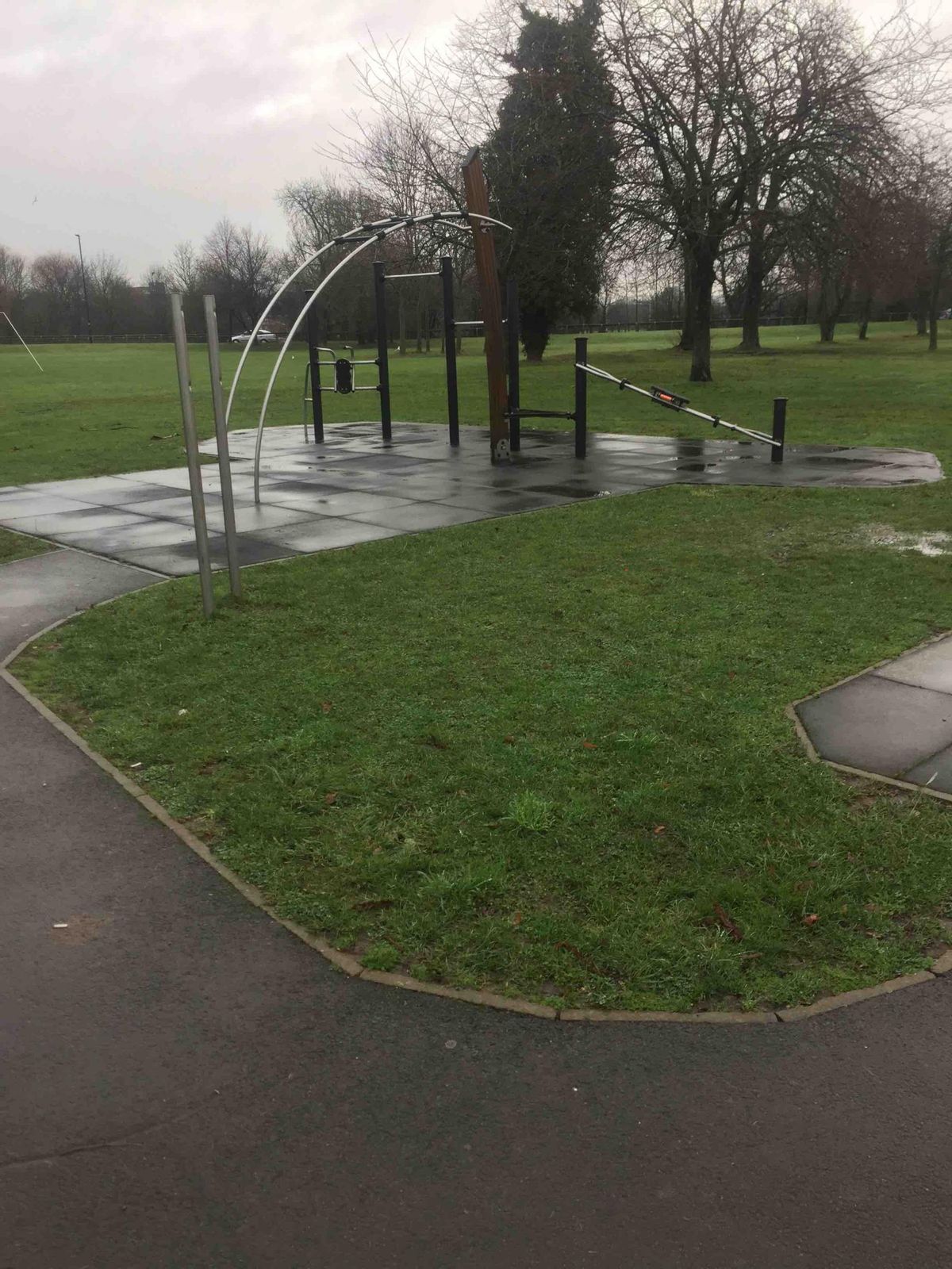 Outdoor Gym - London - London - Street Workout Park - Gurnell Skate Park - United Kingdom - Spot