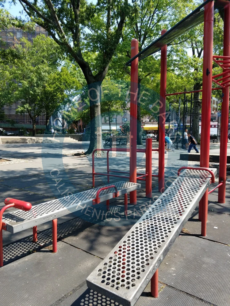 New York - Outdoor Exercise Gym - Moore Homestead Playground (Queens) - United States - Spot