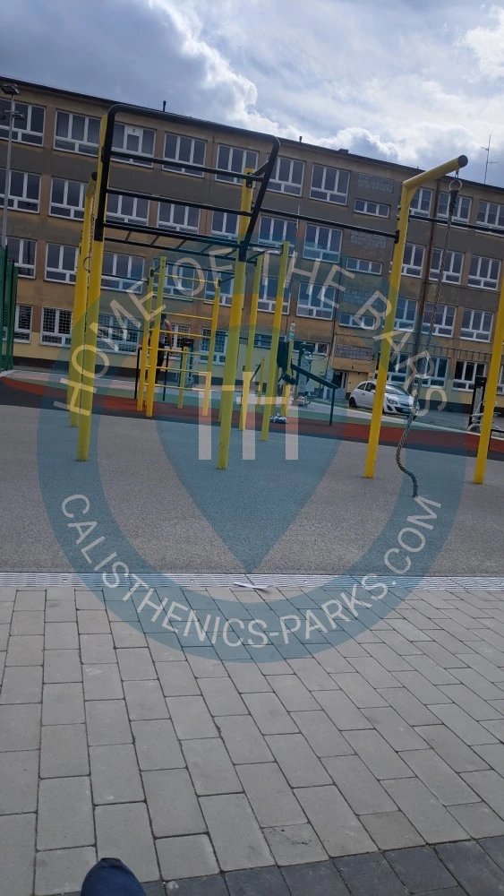 Calisthenics Stations - Kielce - Zespół szkół elektrycznych street workout park - Poland - Spot