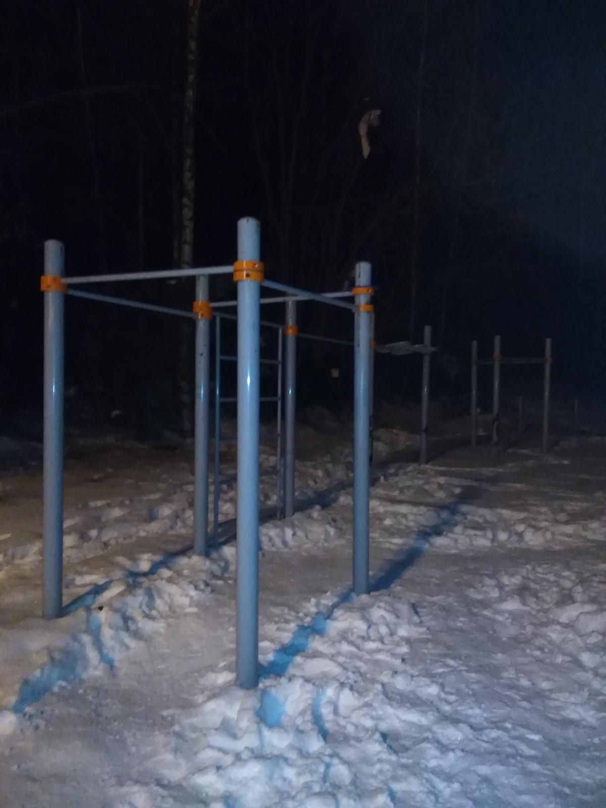 Public Pull Up Bars - Khanty-Mansiysk - Khanty-Mansiysk - Street Workout Park - Улица Патриса Лумумбы - Russia - Spot
