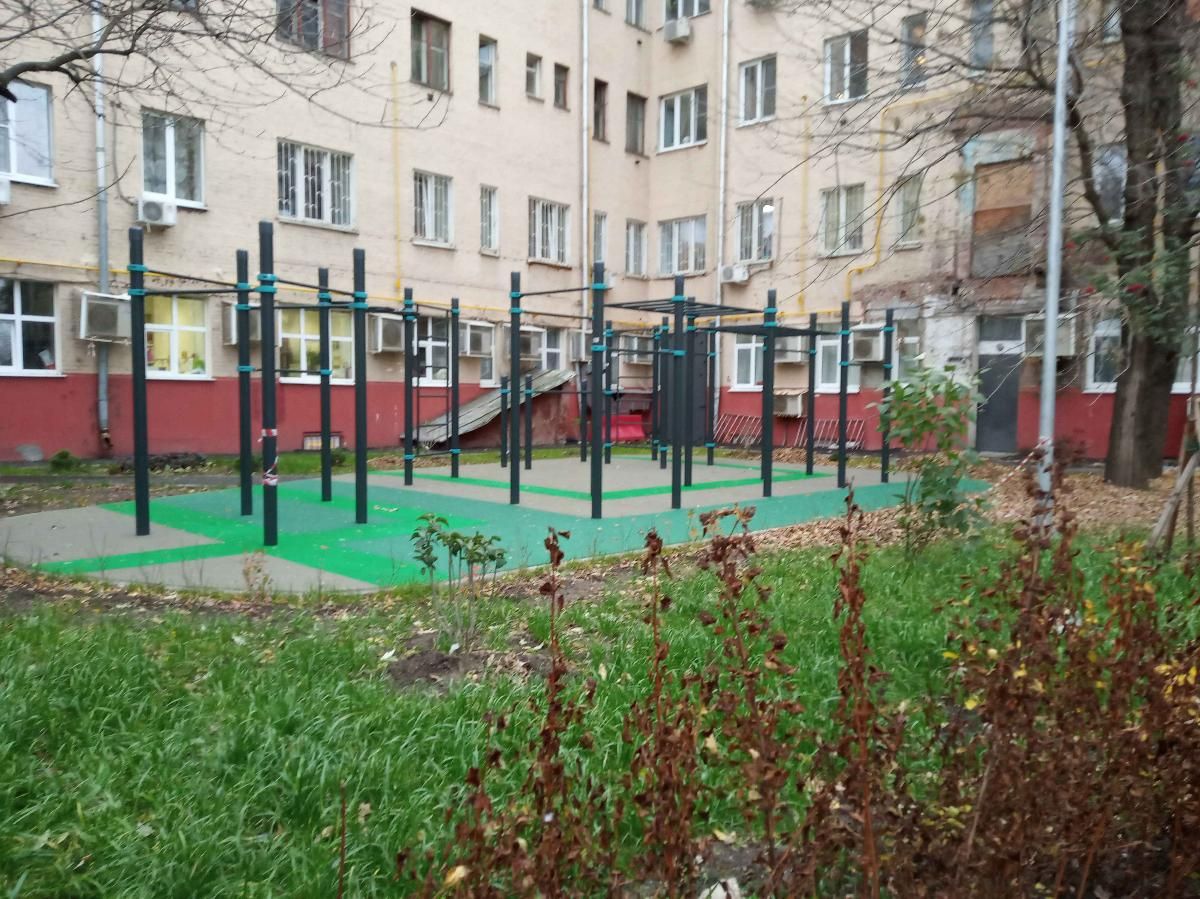 Calisthenics park in Спортивная, улица 10-летия Октября, Квартал №532, район Хамовники, Москва, Центральный федеральный округ, 119048, Россия