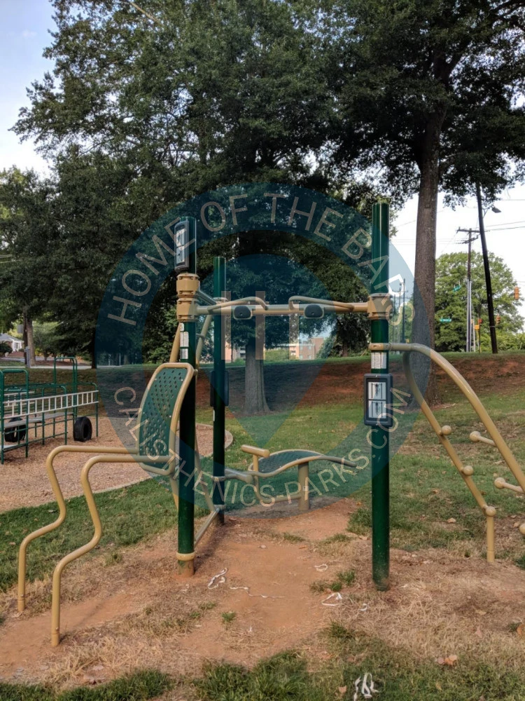 Charlotte, NC - Outdoor Fitness Station - Edgehill Park - United States - Spot