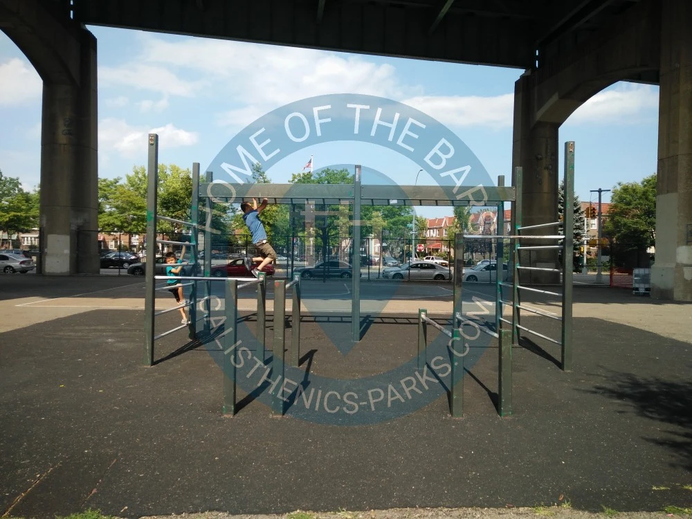 Calisthenics park in Robert F. Kennedy Bridge, Astoria, Queens County, City of New York, New York, 11102, United States