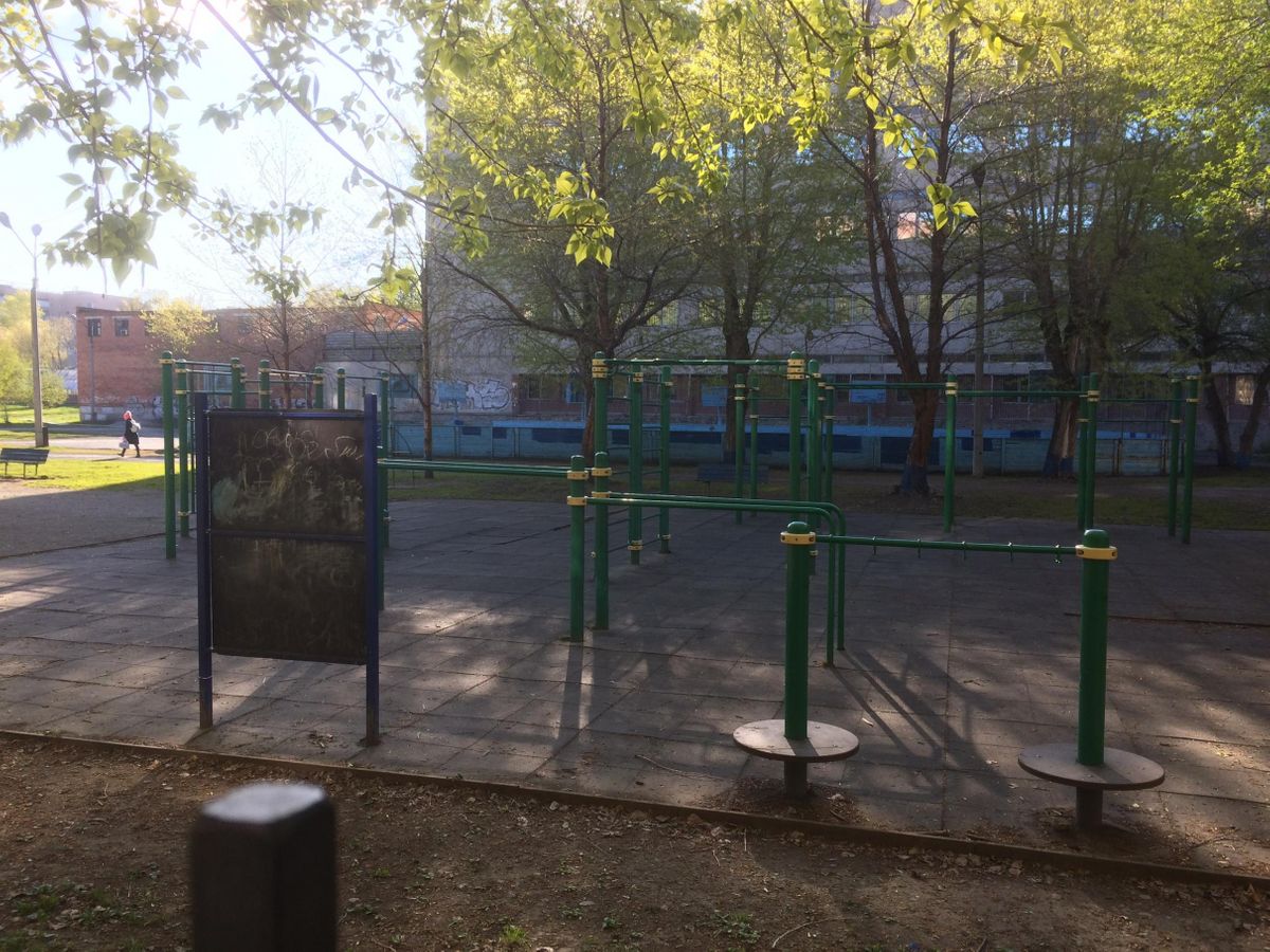 Outdoor Gym - Yekaterinburg - Yekaterinburg - Aire de Fitness - DERUFA - Russia - Spot